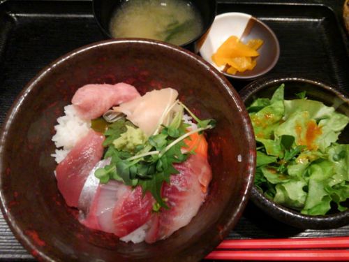 お昼は海鮮丼～♪西新橋