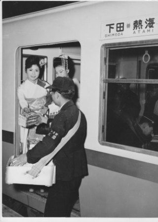 JR東日本伊東駅80年と伊東の駅弁60年