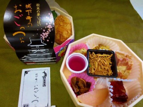 【松本駅弁】長野の味が詰まった「城下町のおごっつぉ」イイダヤ軒が作った豪華2段弁当！